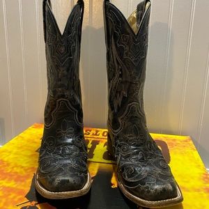 Corral boots